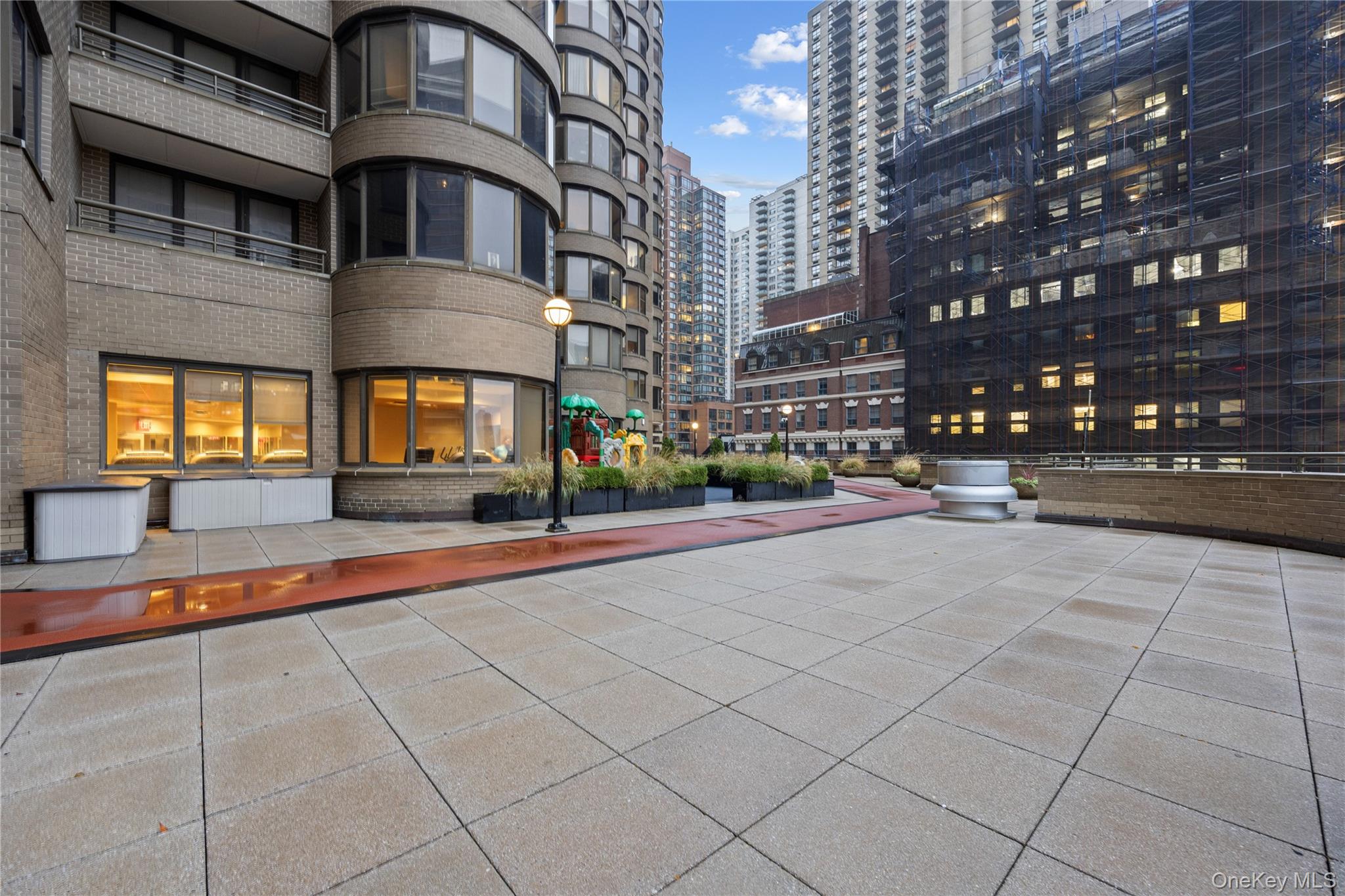 330 E 38th Street # 44I, New York (Manhattan), NY 10016