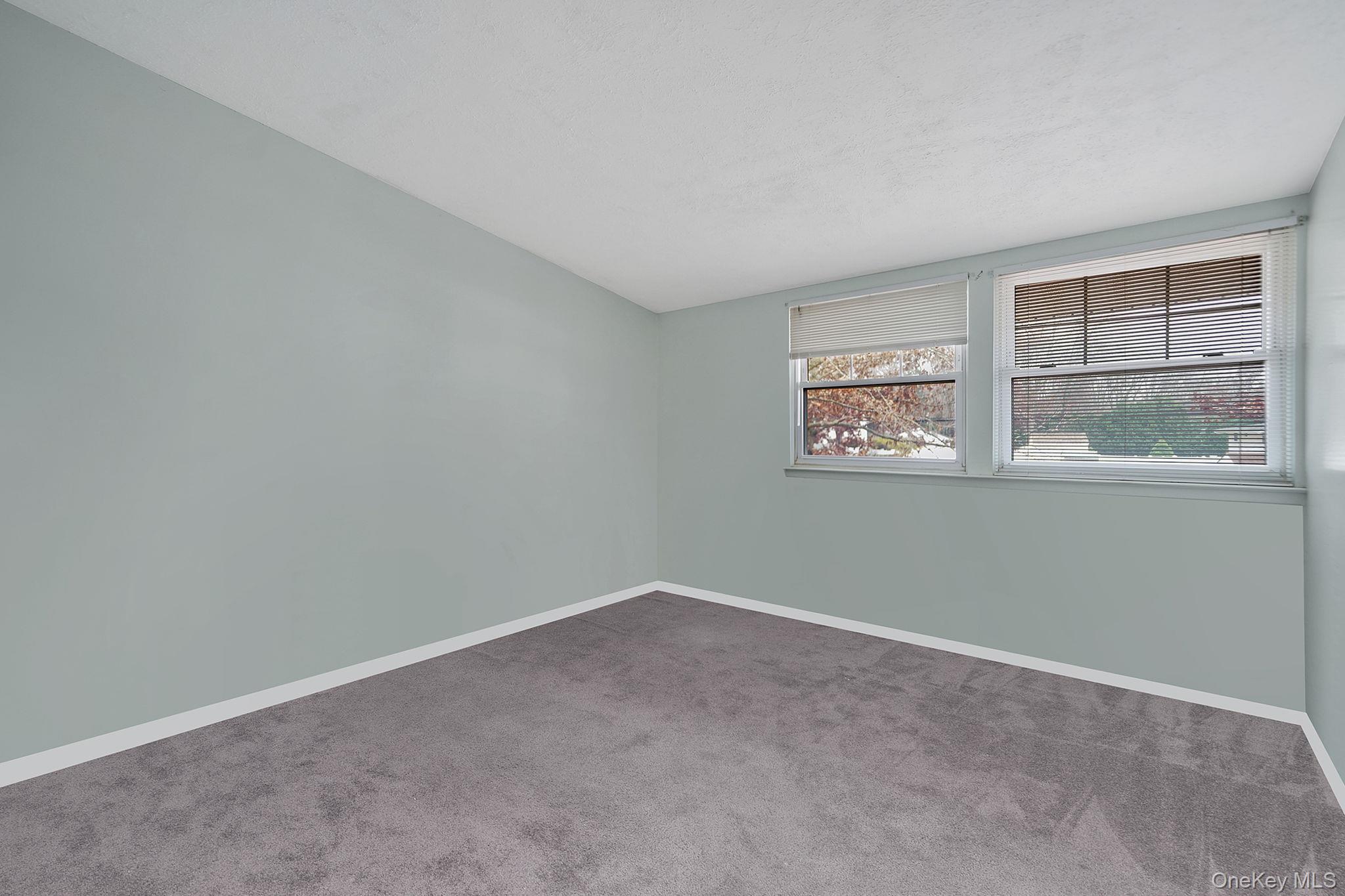 31 Cabin Lane, East Setauket, NY 11733