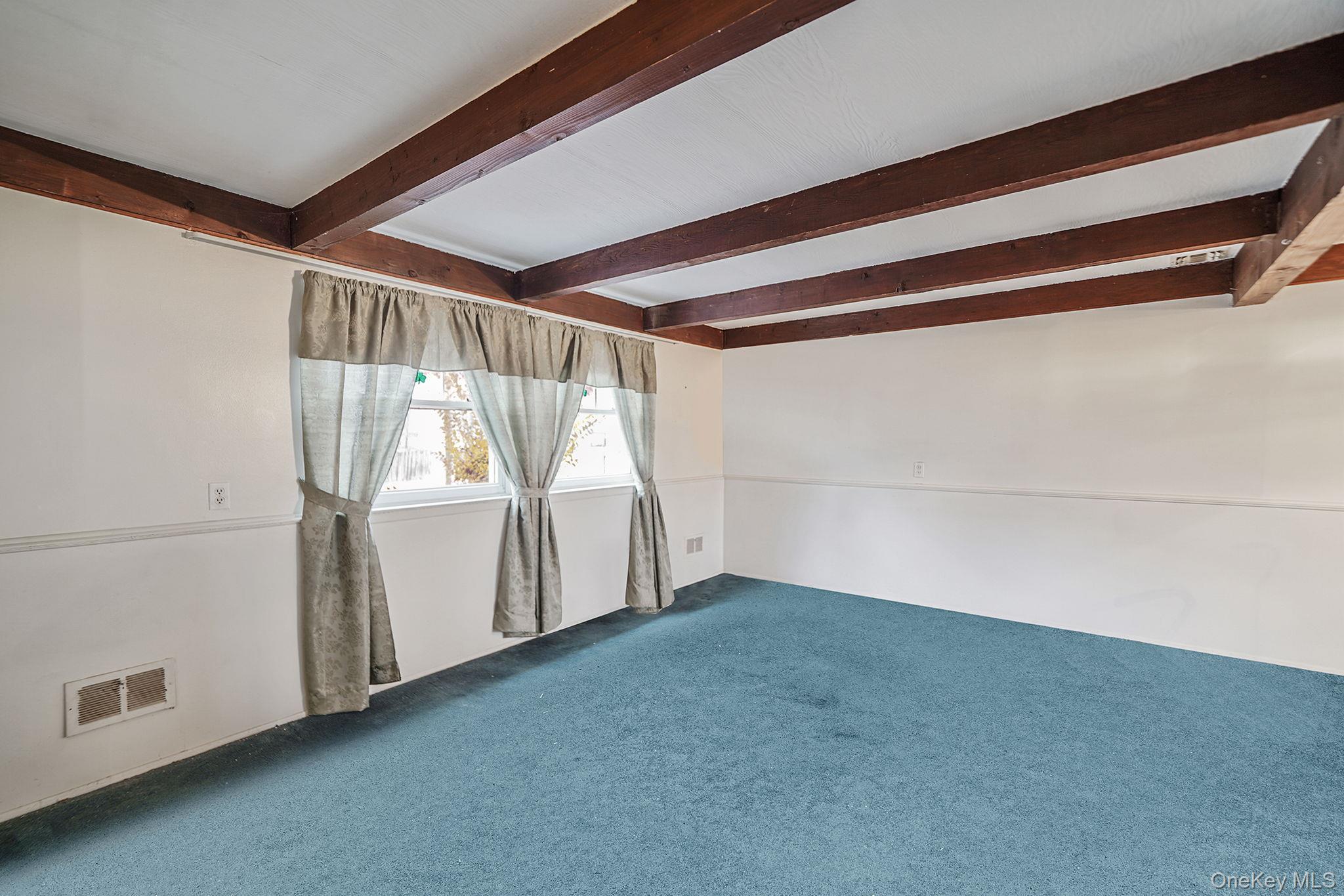 31 Cabin Lane, East Setauket, NY 11733