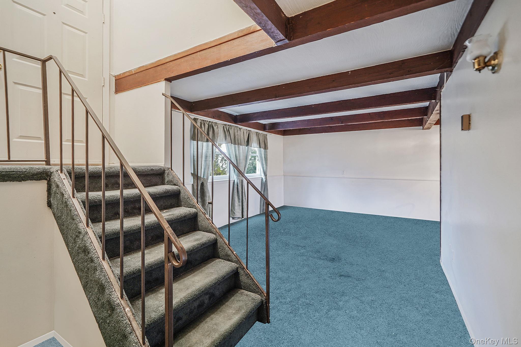 31 Cabin Lane, East Setauket, NY 11733