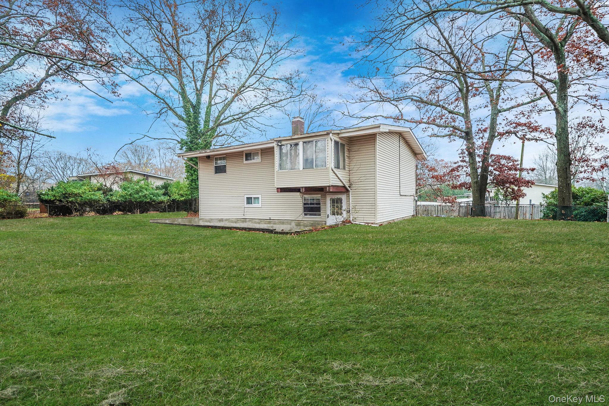 31 Cabin Lane, East Setauket, NY 11733