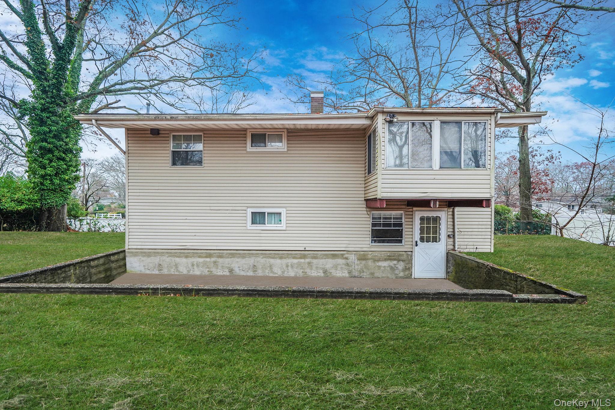 31 Cabin Lane, East Setauket, NY 11733