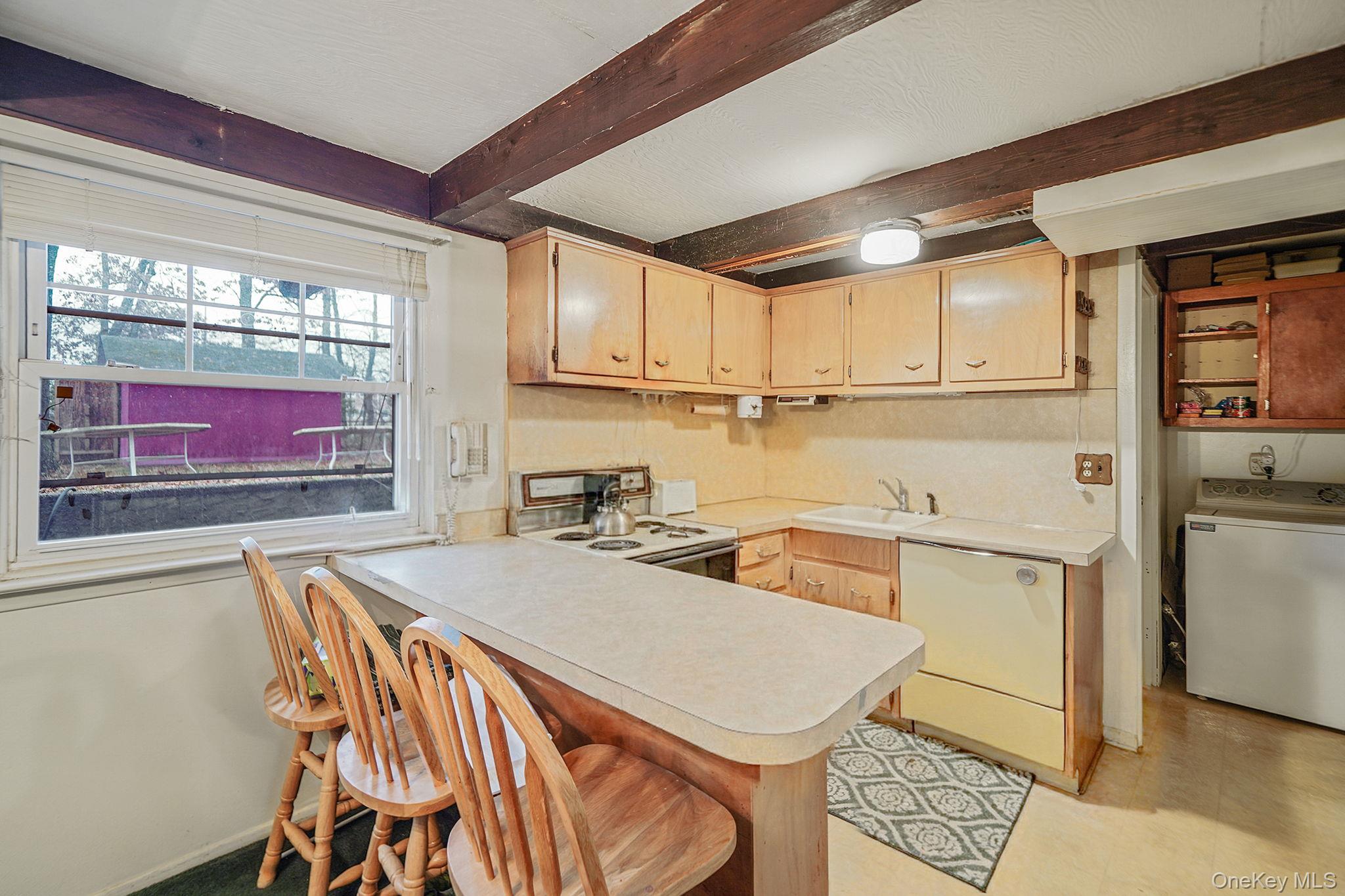 31 Cabin Lane, East Setauket, NY 11733