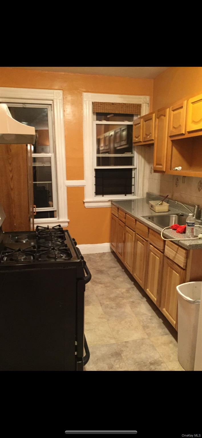 8716 104th Street, Richmond Hill, NY 11418