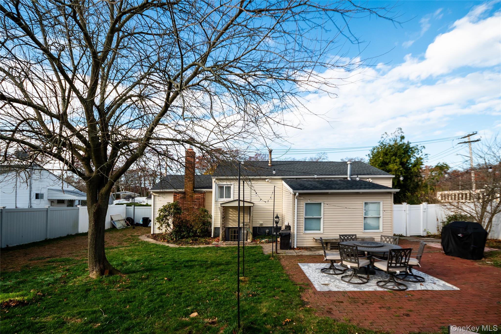 277 Horseblock Road, Farmingville, NY 11738