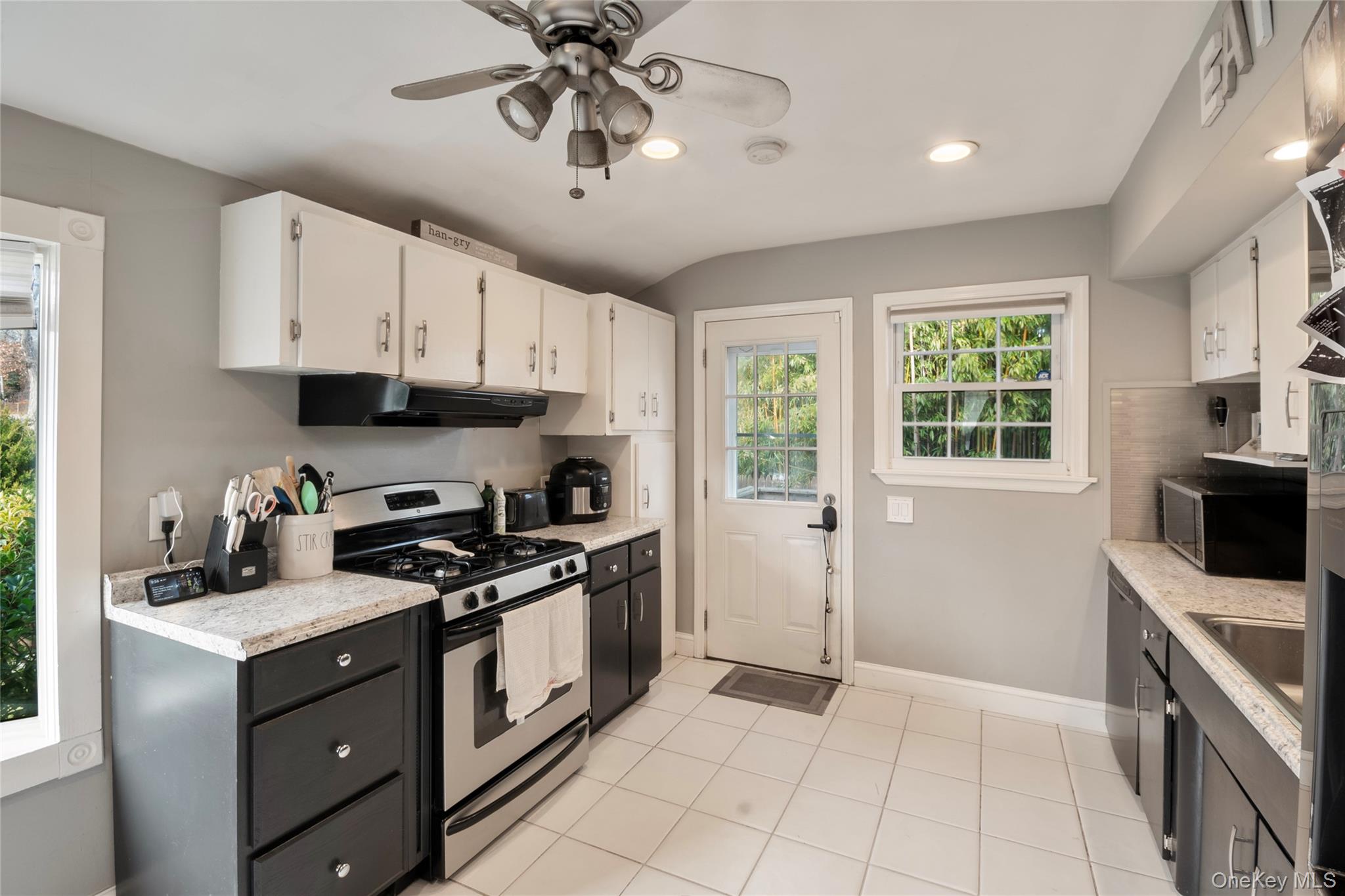 277 Horseblock Road, Farmingville, NY 11738