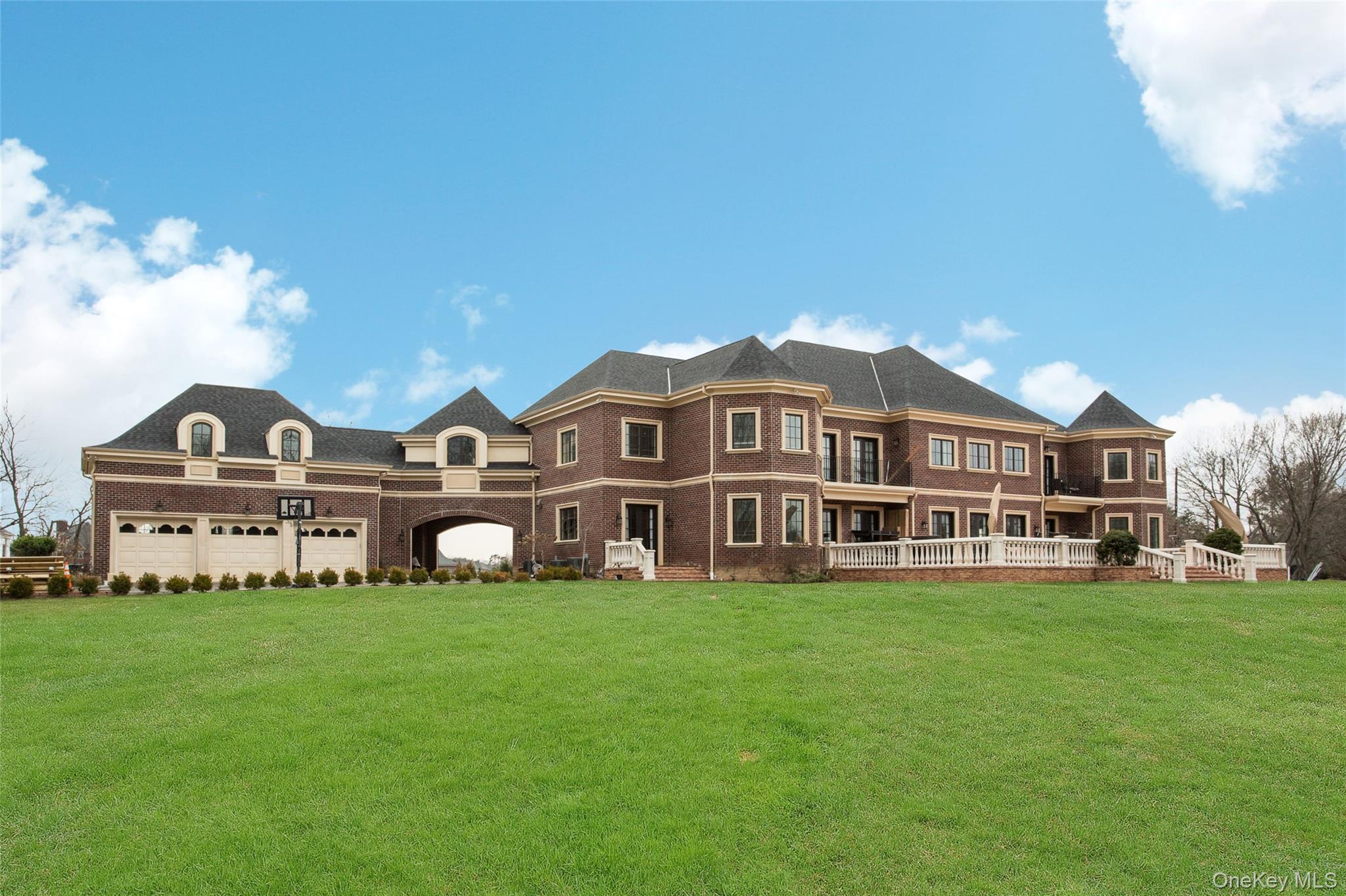 16 Evergreen Way, Old Brookville, NY 11545