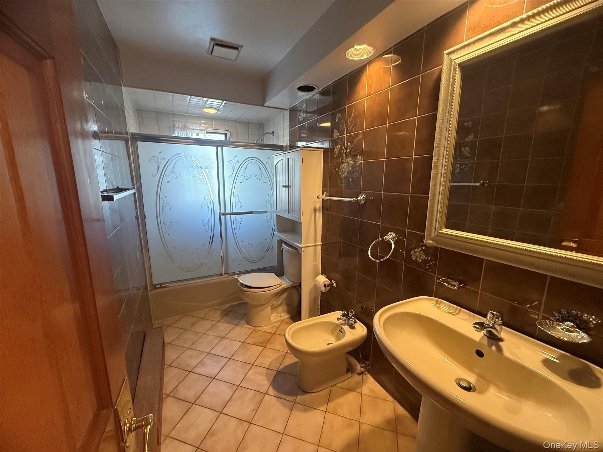 630 Ingraham Lane, New Hyde Park, NY 11040