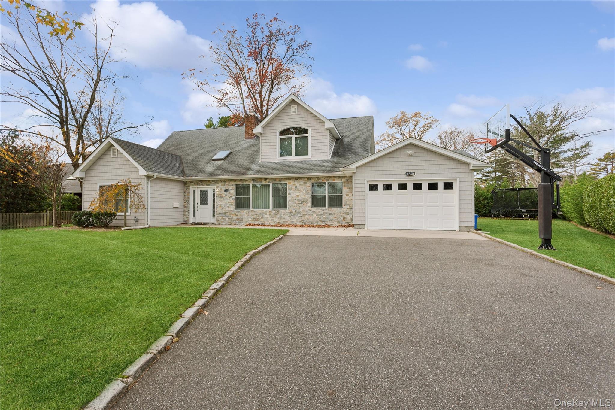 1560 Pebble Lane, Hewlett, NY 11557