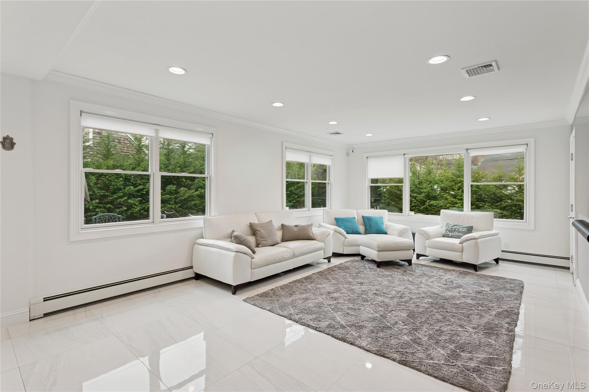 1560 Pebble Lane, Hewlett, NY 11557