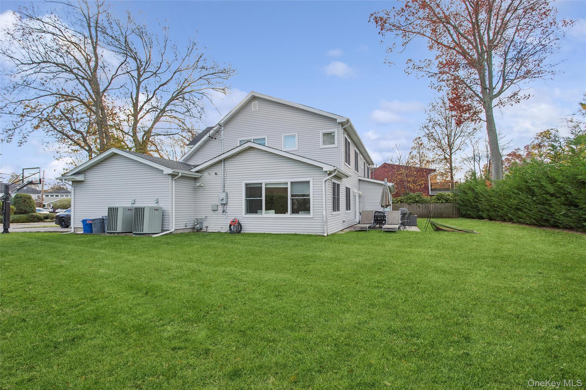 1560 Pebble Lane, Hewlett, NY 11557