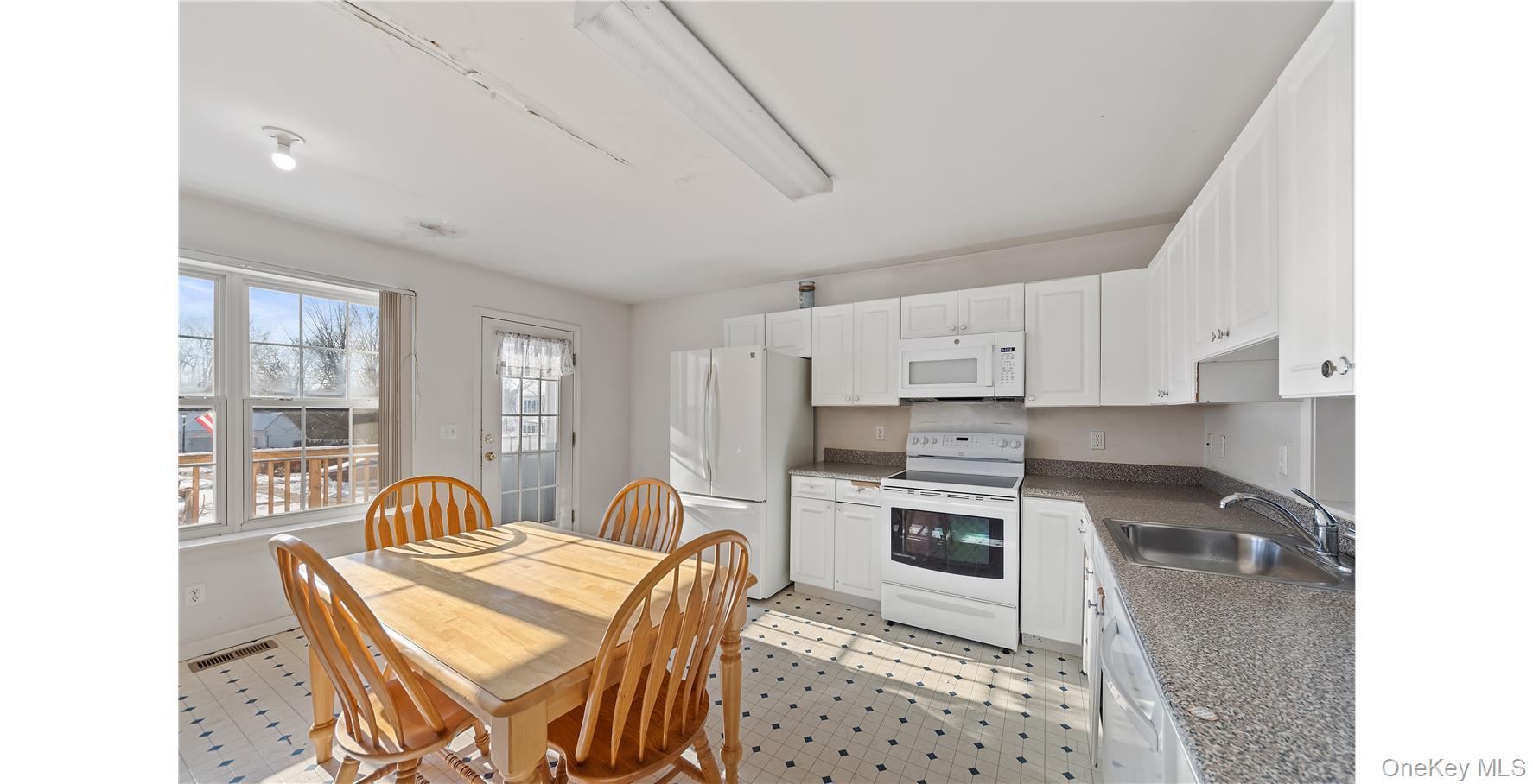 21 Kings Way, Pawling, NY 12564