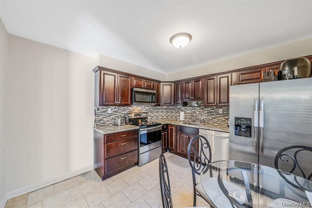 40 W 4th Street # 213, Patchogue, NY 11772