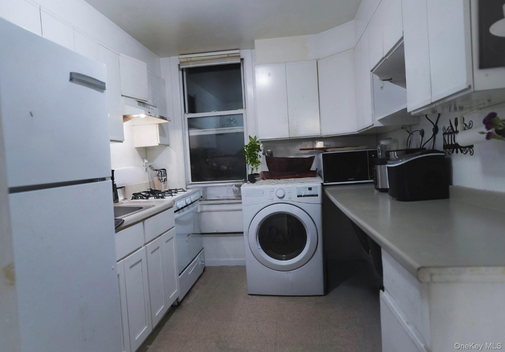 80-60 90 Avenue, Woodhaven, NY 11421