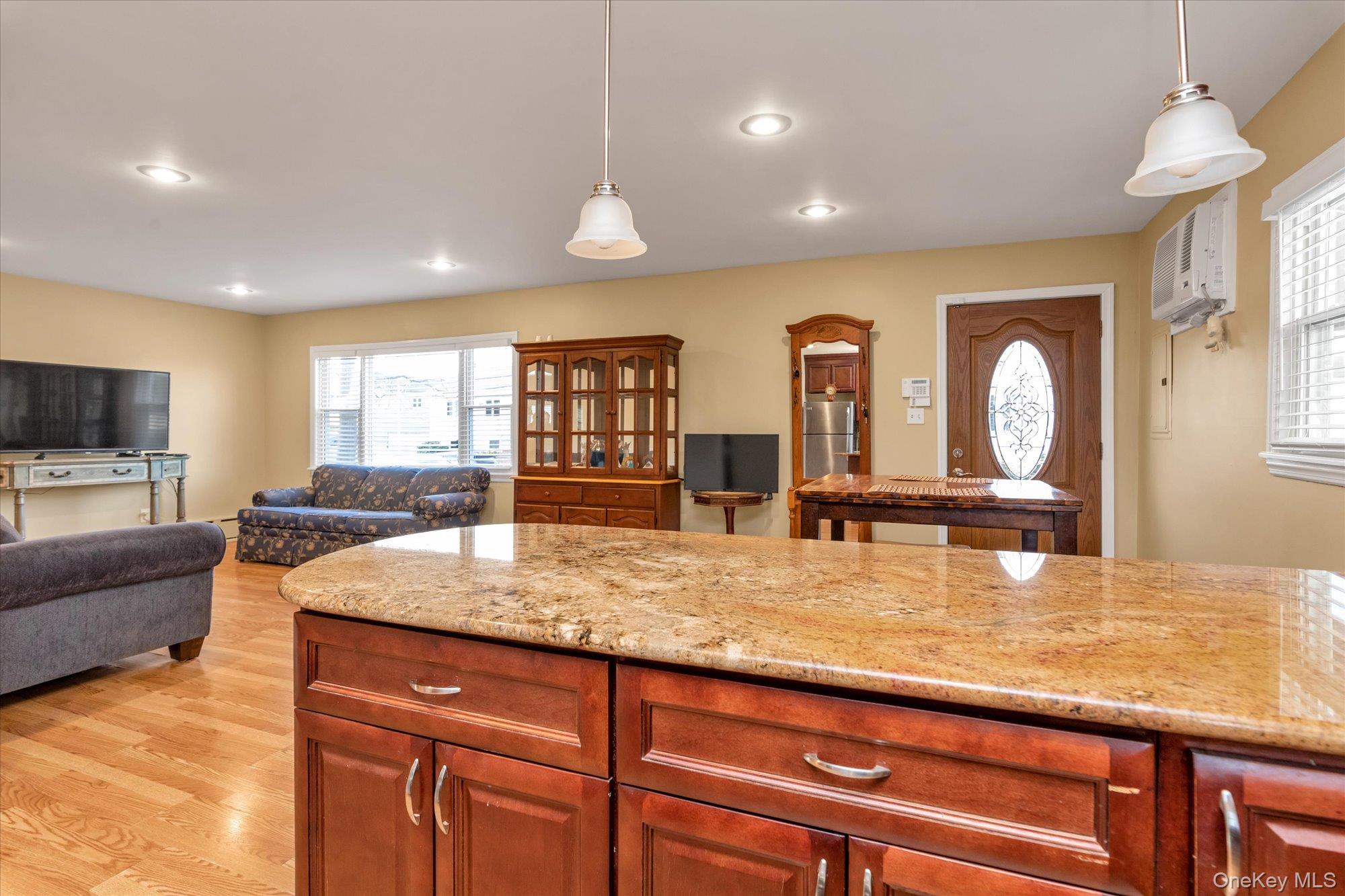 31 Piave Terrace, Lindenhurst, NY 11757