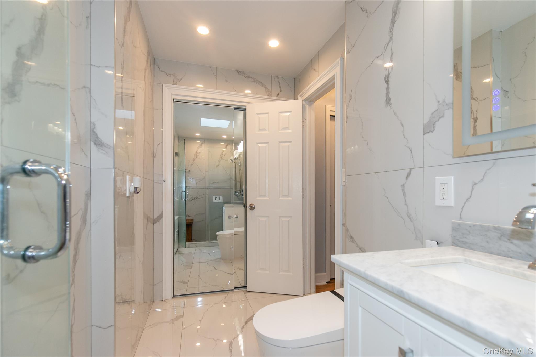 6-8 Wooleys Lane # B-34, Great Neck, NY 11023