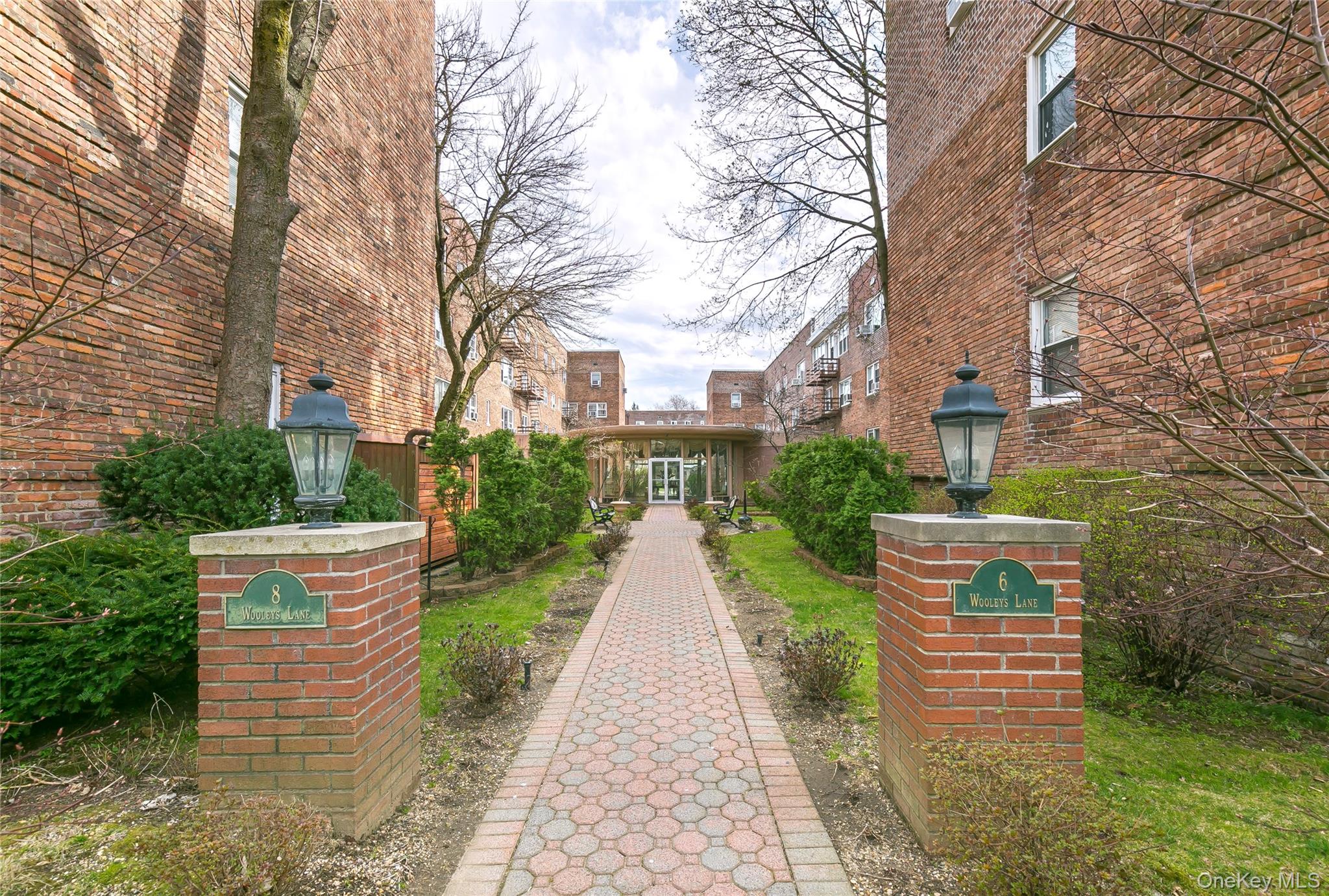 6-8 Wooleys Lane # B-34, Great Neck, NY 11023