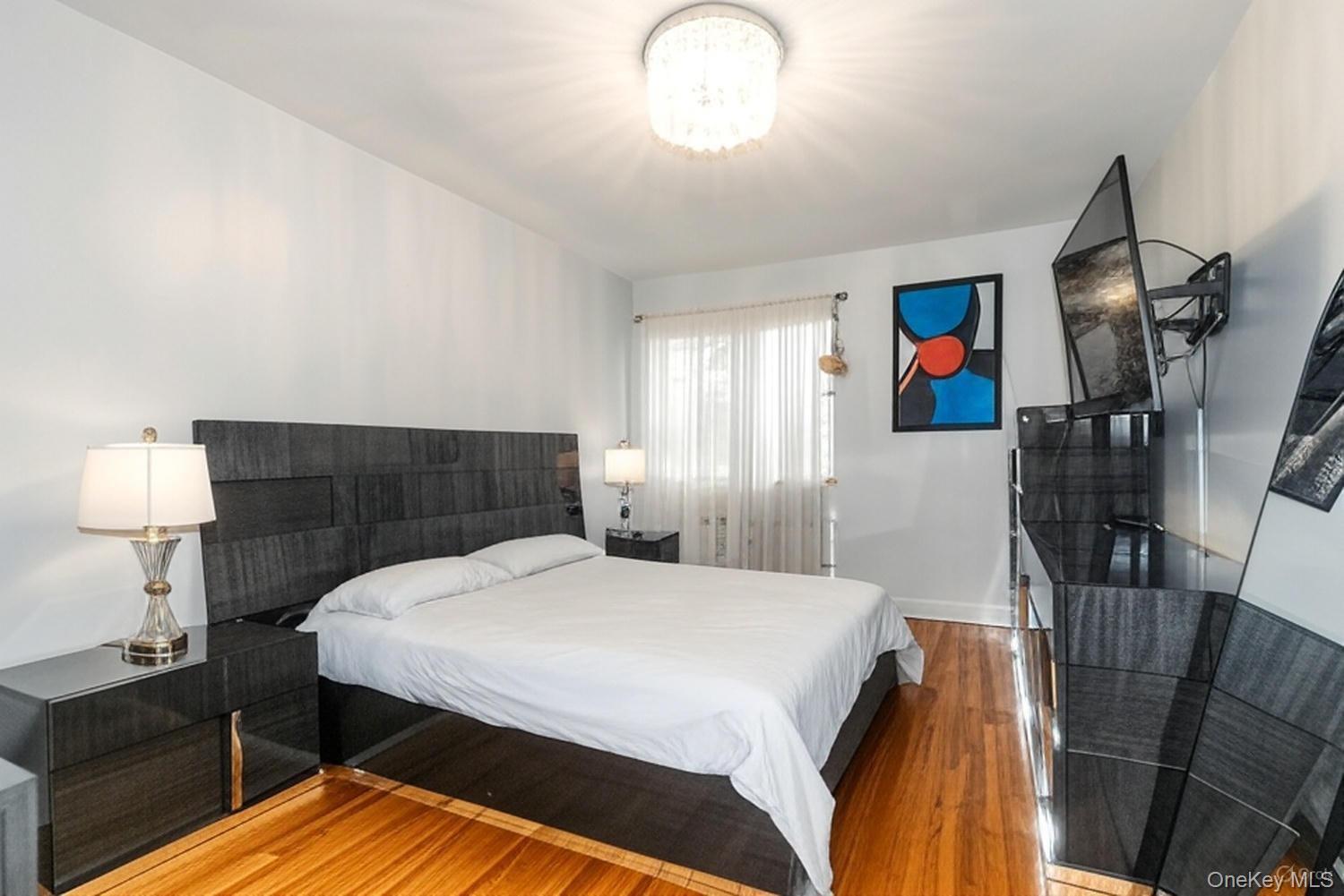 6-8 Wooleys Lane # B-34, Great Neck, NY 11023