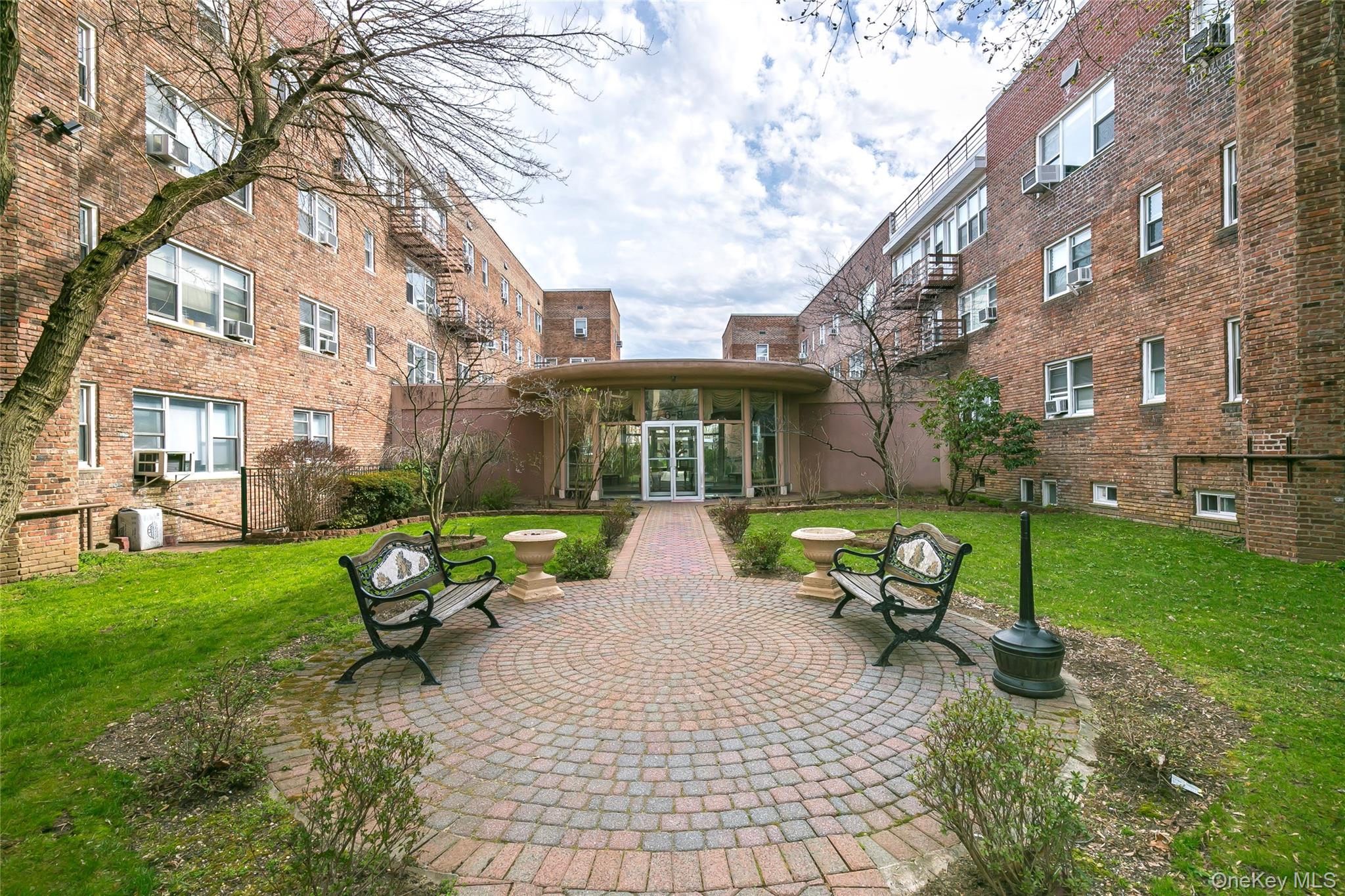 6-8 Wooleys Lane # B-34, Great Neck, NY 11023