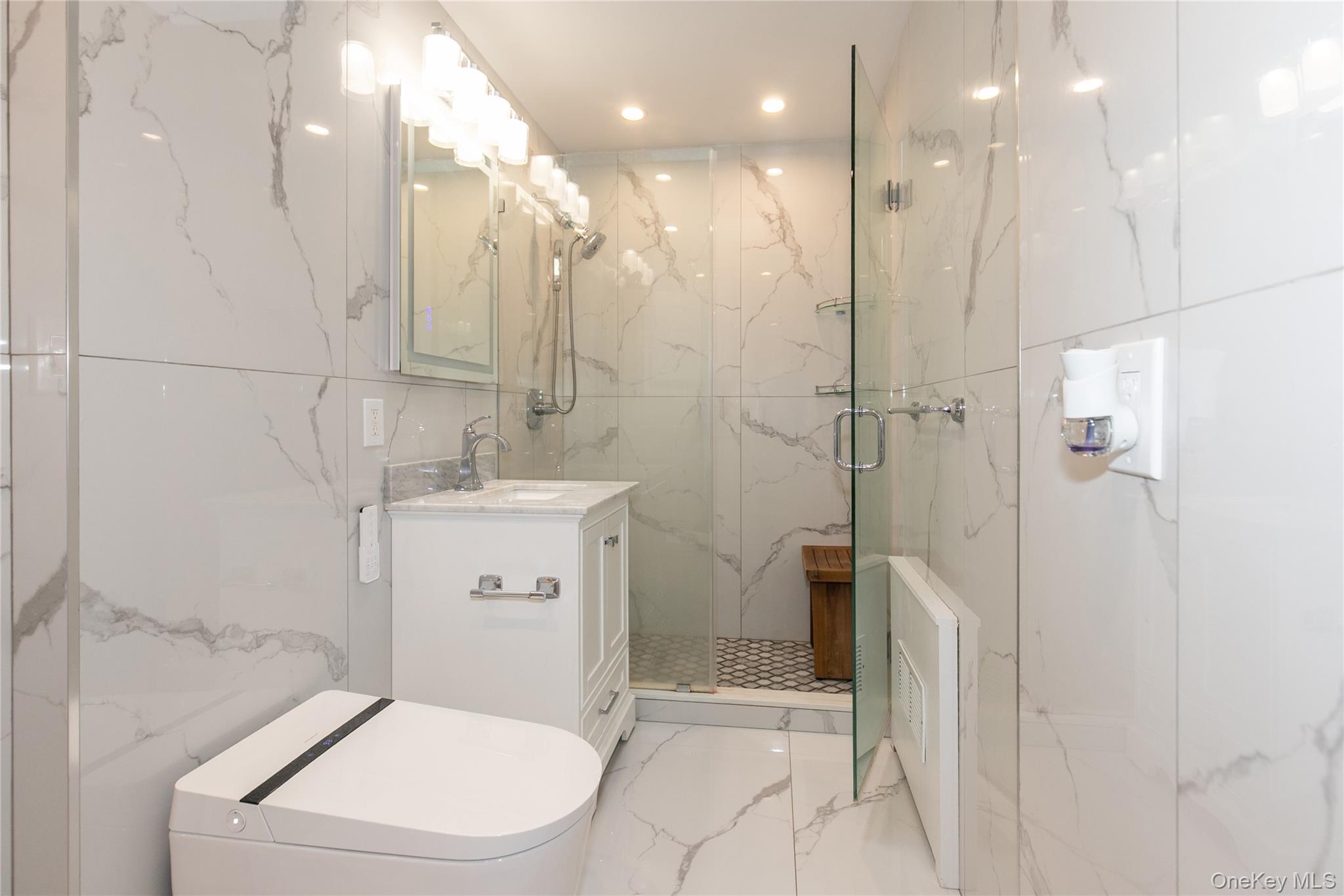 6-8 Wooleys Lane # B-34, Great Neck, NY 11023