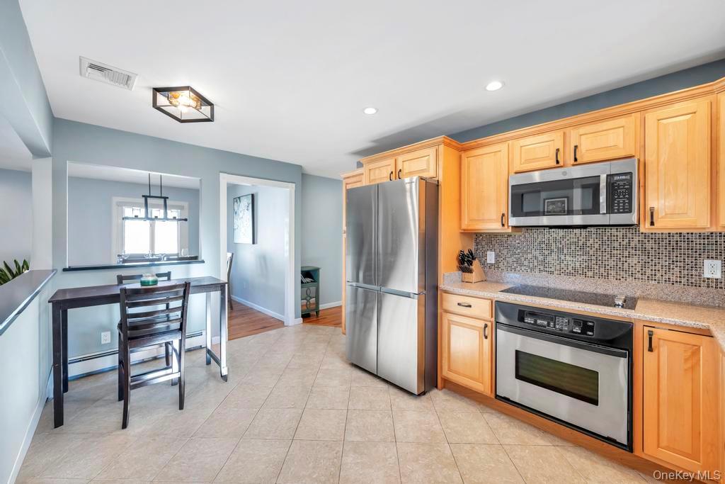 44 Derby Avenue, Greenlawn, NY 11740