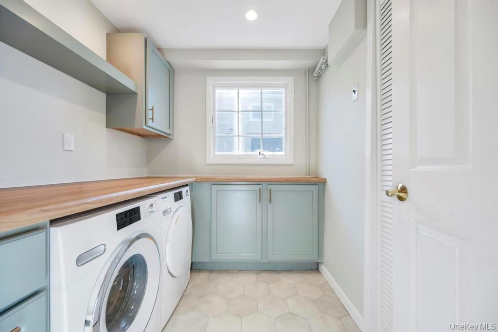 44 Derby Avenue, Greenlawn, NY 11740