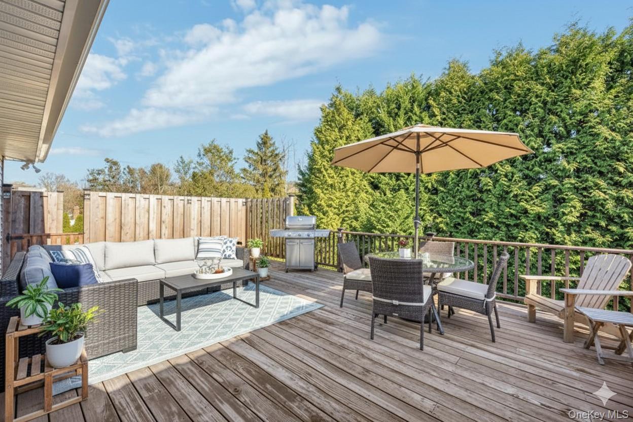 44 Derby Avenue, Greenlawn, NY 11740