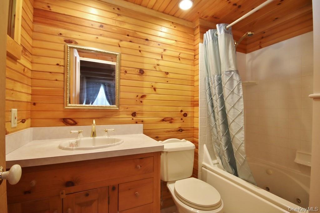 138 Round Hill Road, Walden, NY 12586