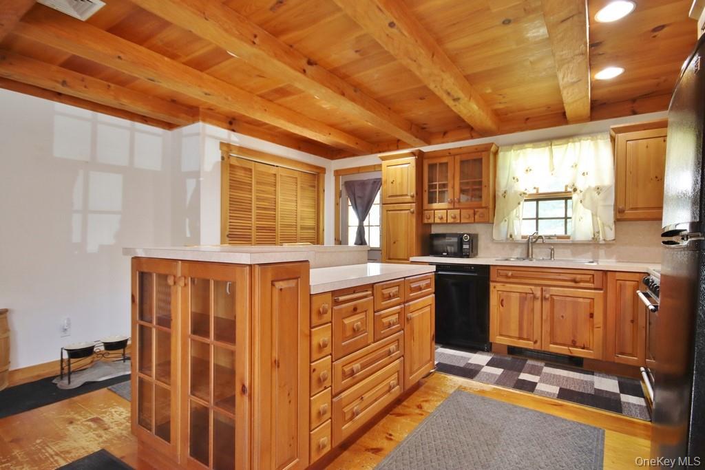 138 Round Hill Road, Walden, NY 12586