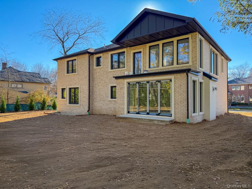 97 Parkway Drive, Roslyn Heights, NY 11577