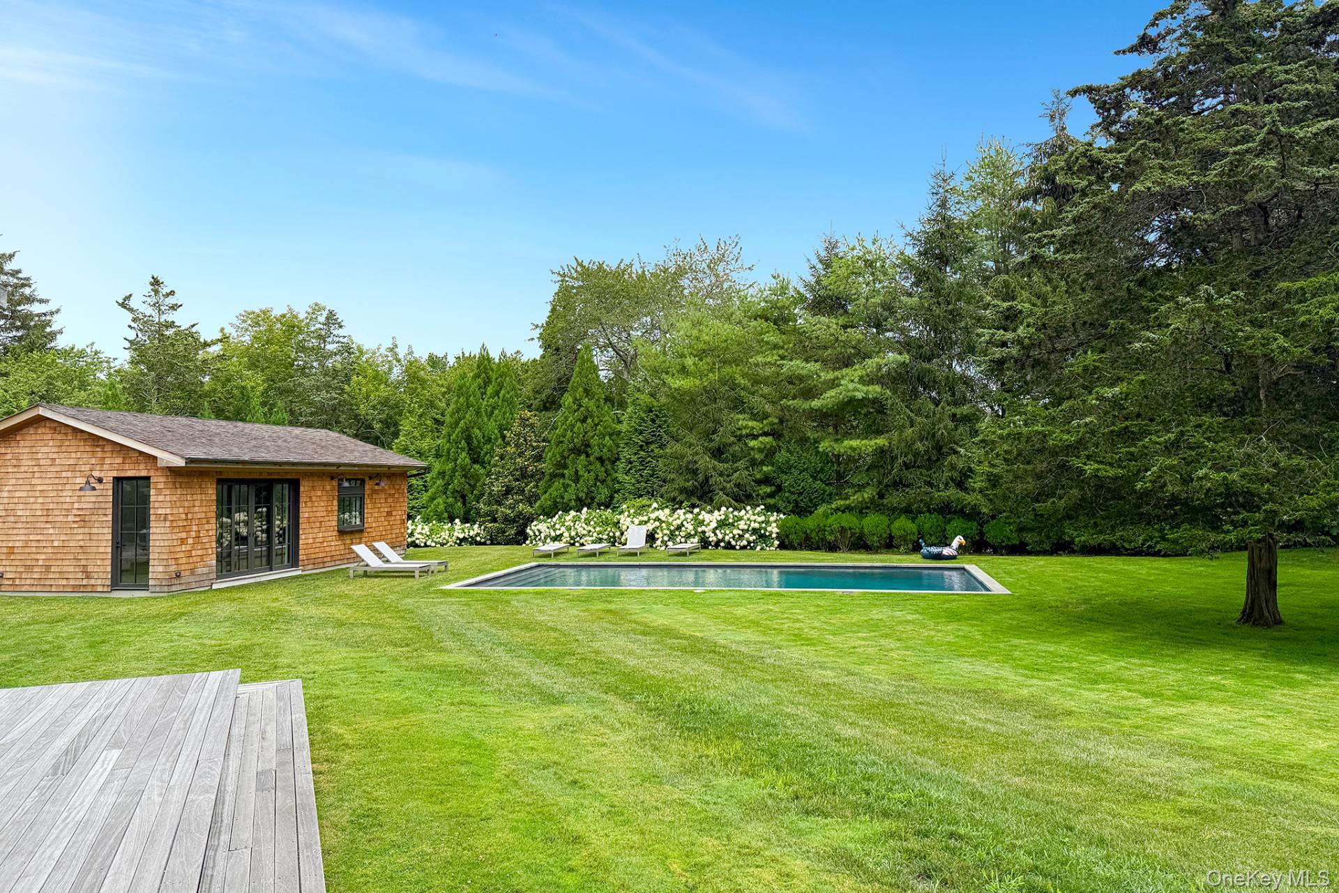 20 Schwenks Road, Water Mill, NY 11976