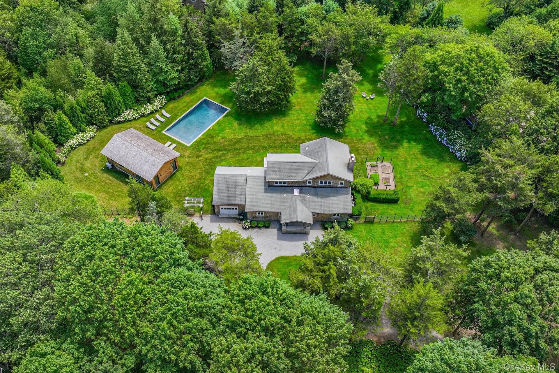 20 Schwenks Road, Water Mill, NY 11976