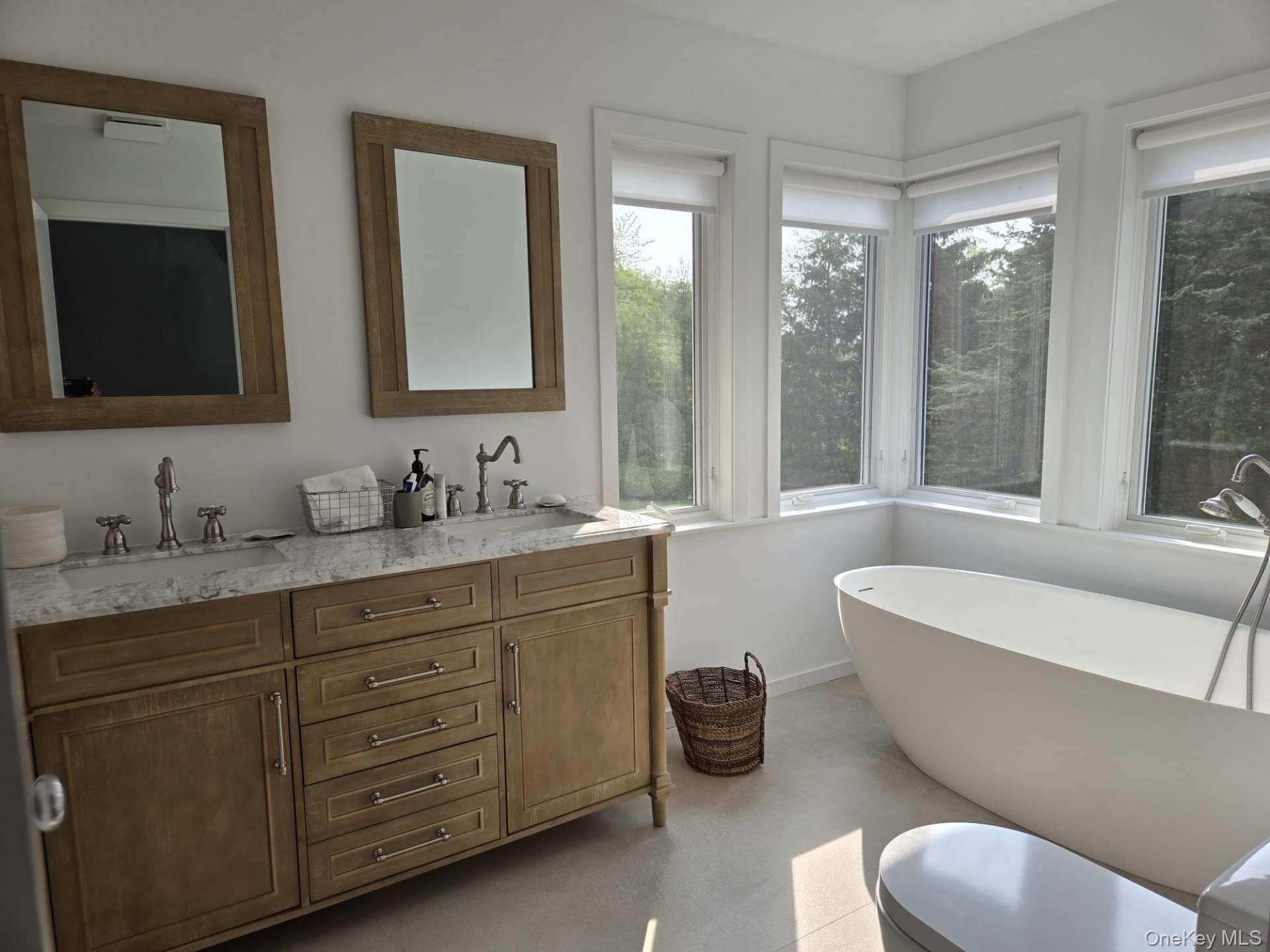 20 Schwenks Road, Water Mill, NY 11976