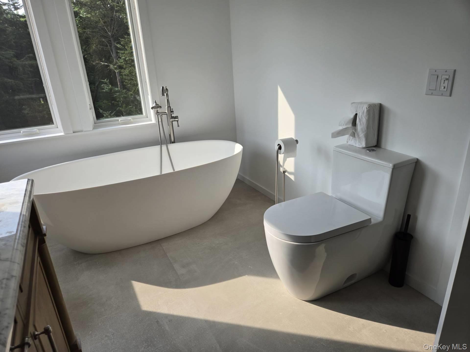 20 Schwenks Road, Water Mill, NY 11976