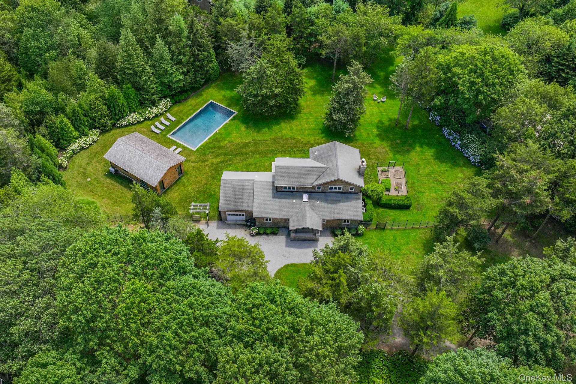 20 Schwenks Road, Water Mill, NY 11976