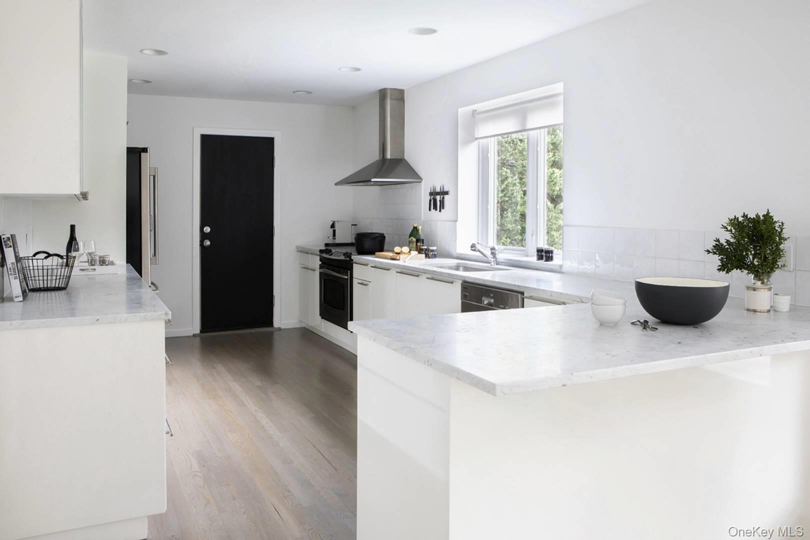 20 Schwenks Road, Water Mill, NY 11976