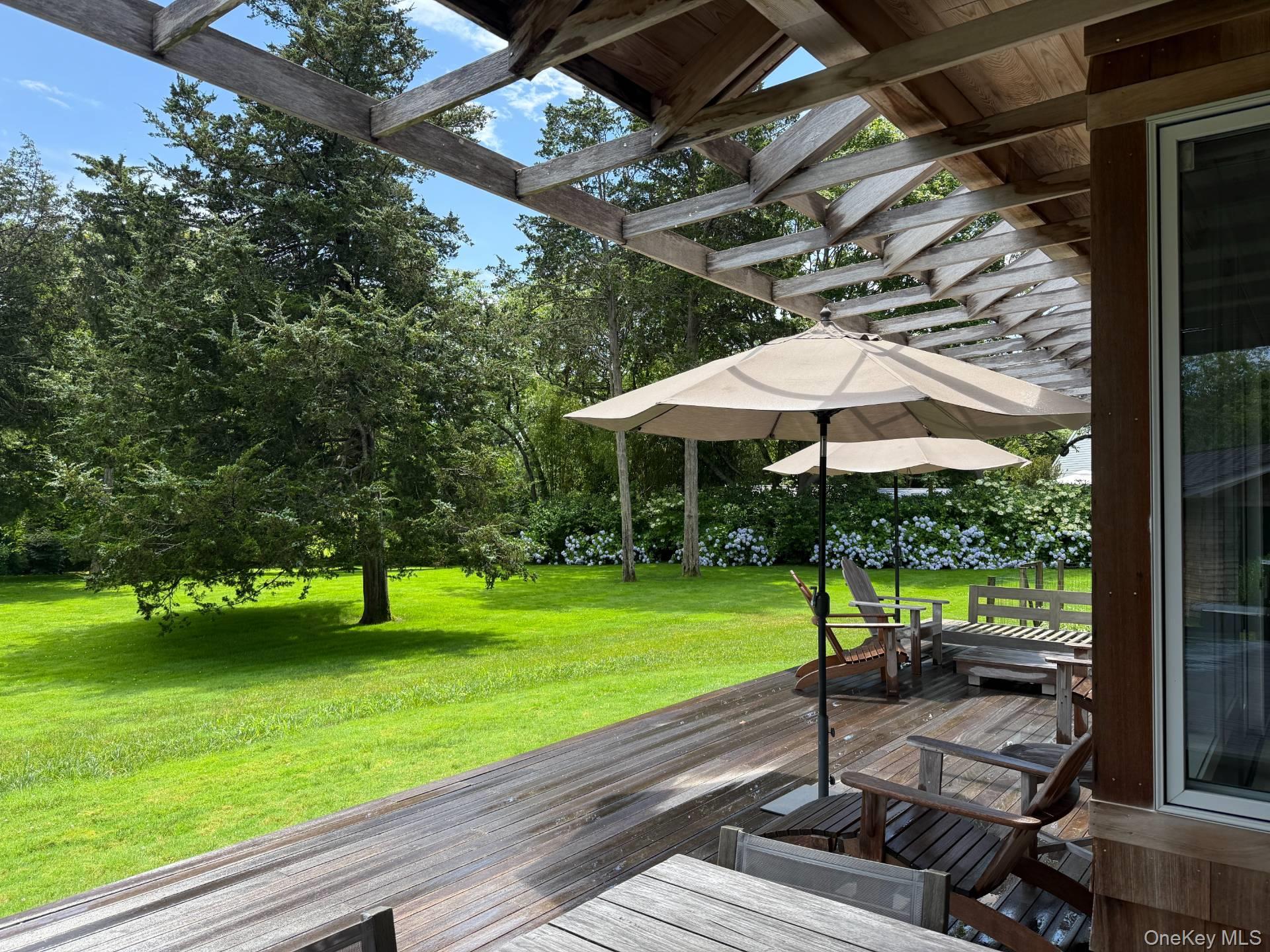 20 Schwenks Road, Water Mill, NY 11976