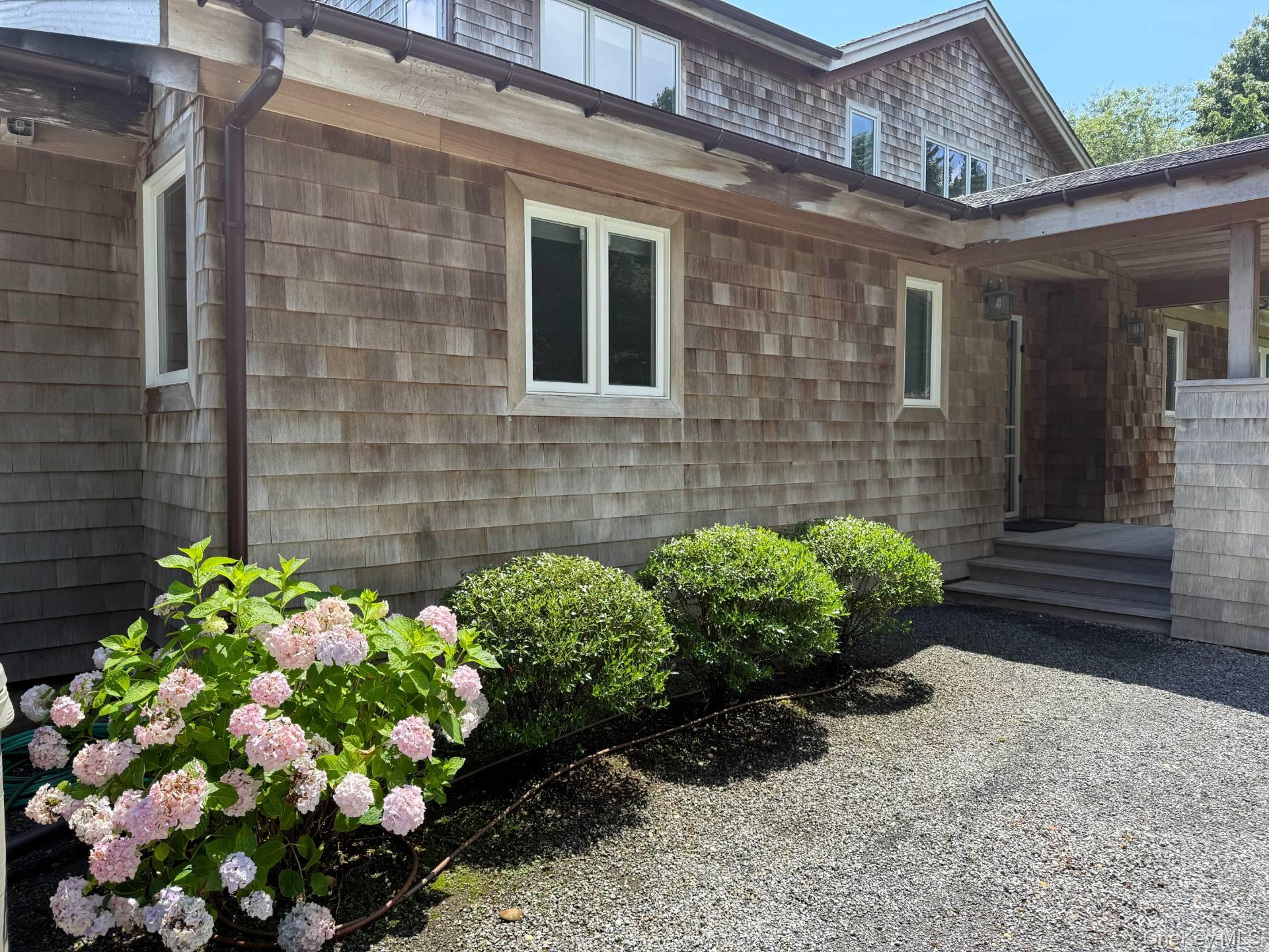 20 Schwenks Road, Water Mill, NY 11976