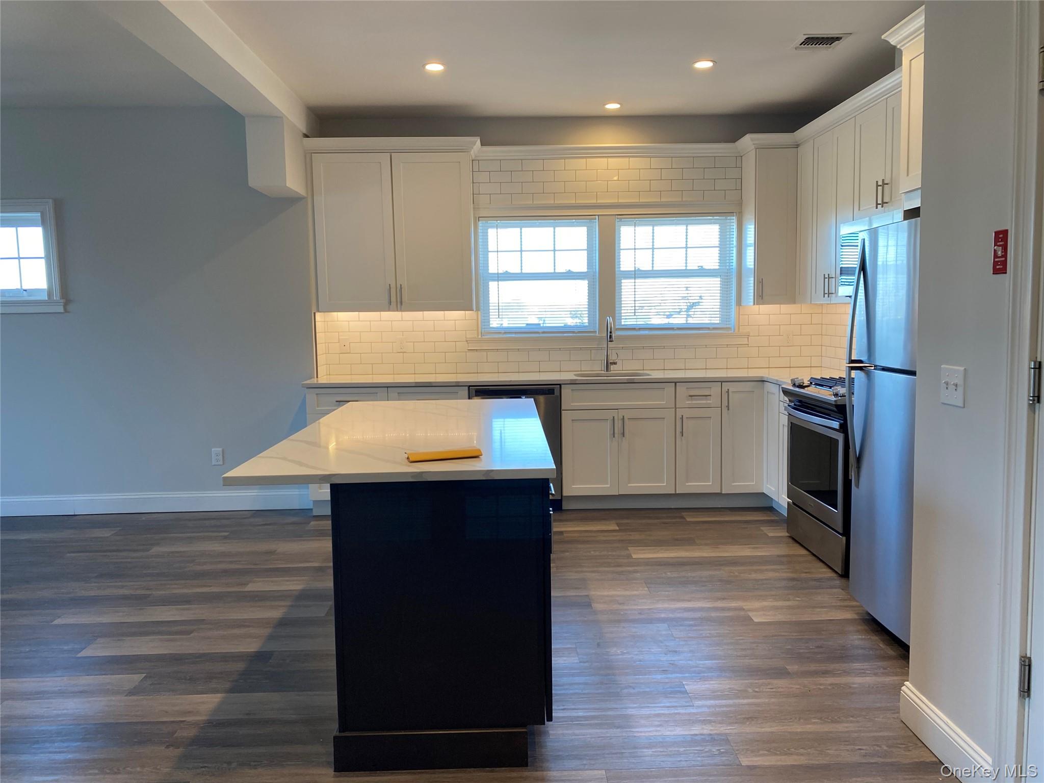 840 Montauk Highway # 3C, Copiague, NY 11726