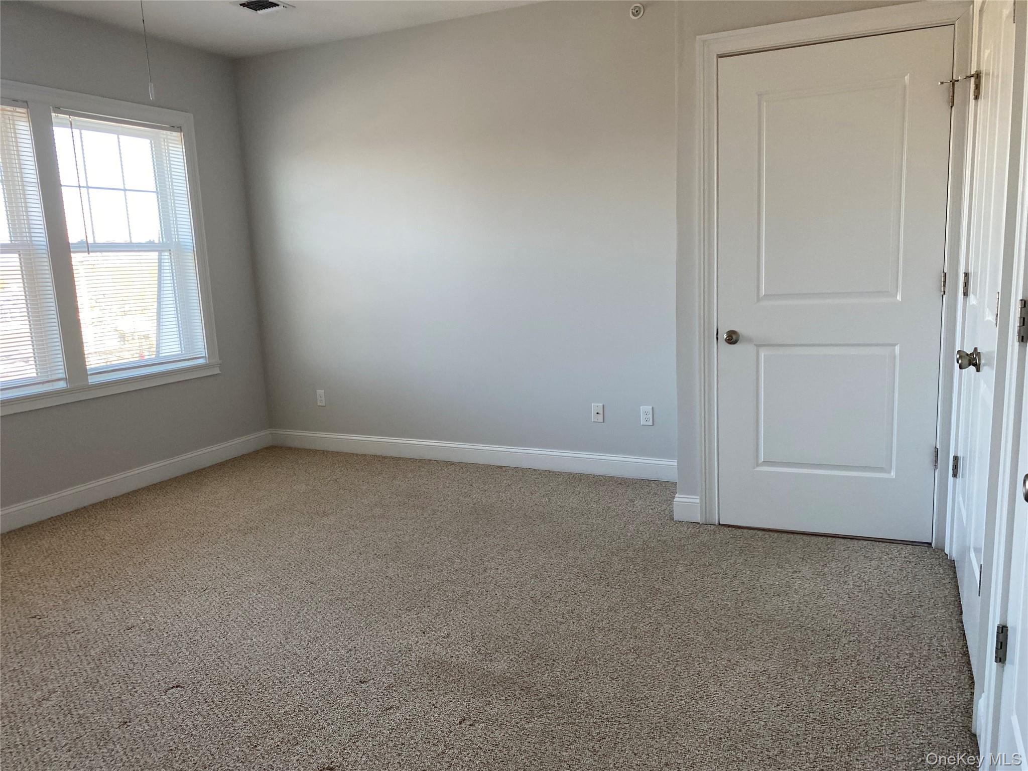 840 Montauk Highway # 3C, Copiague, NY 11726