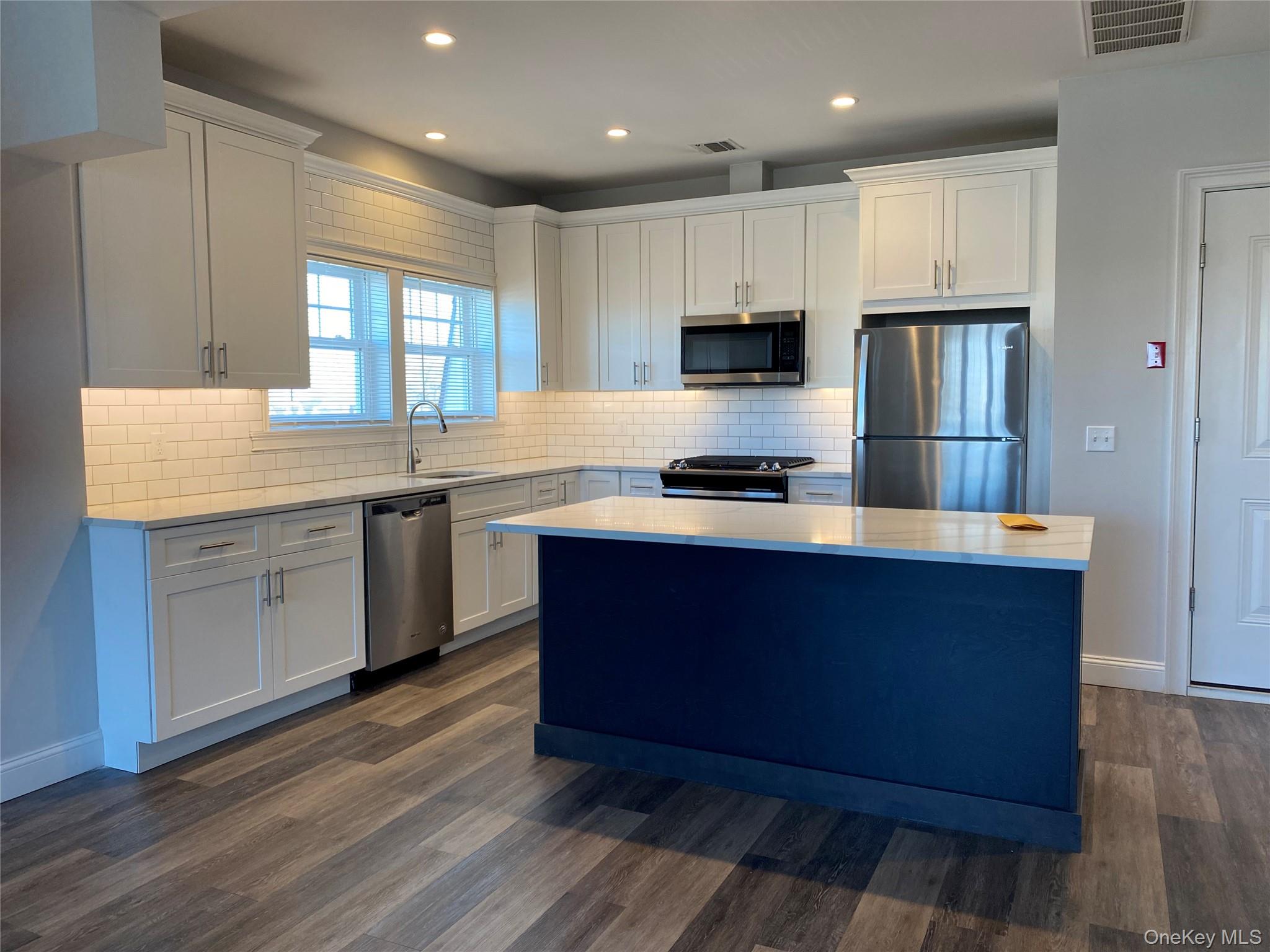 840 Montauk Highway # 3C, Copiague, NY 11726