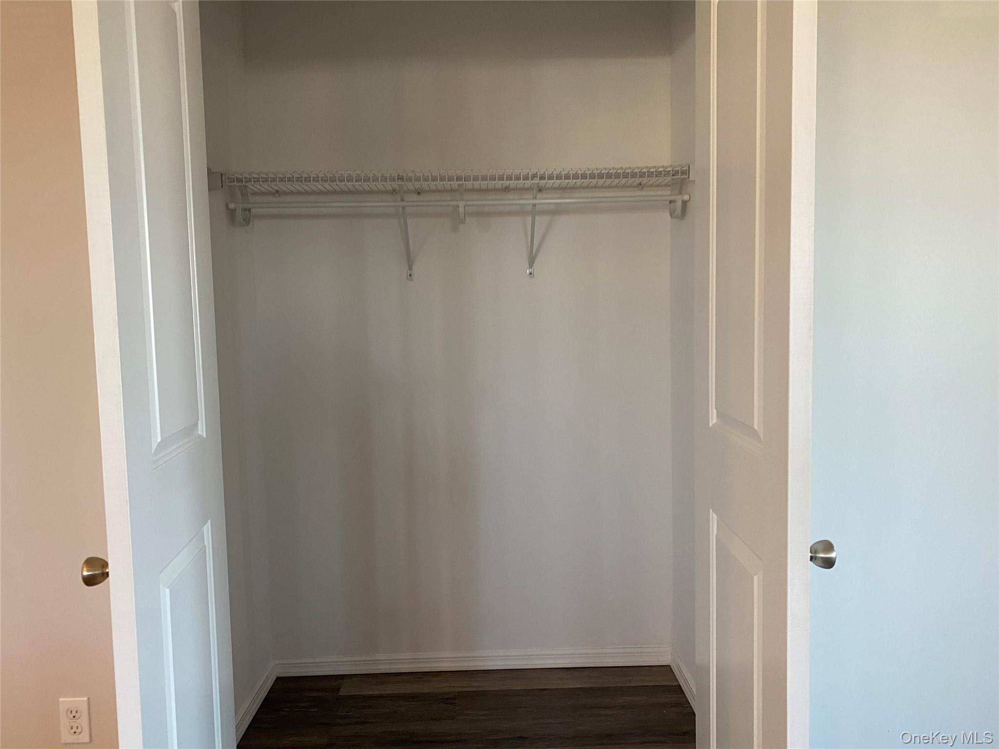 840 Montauk Highway # 3C, Copiague, NY 11726