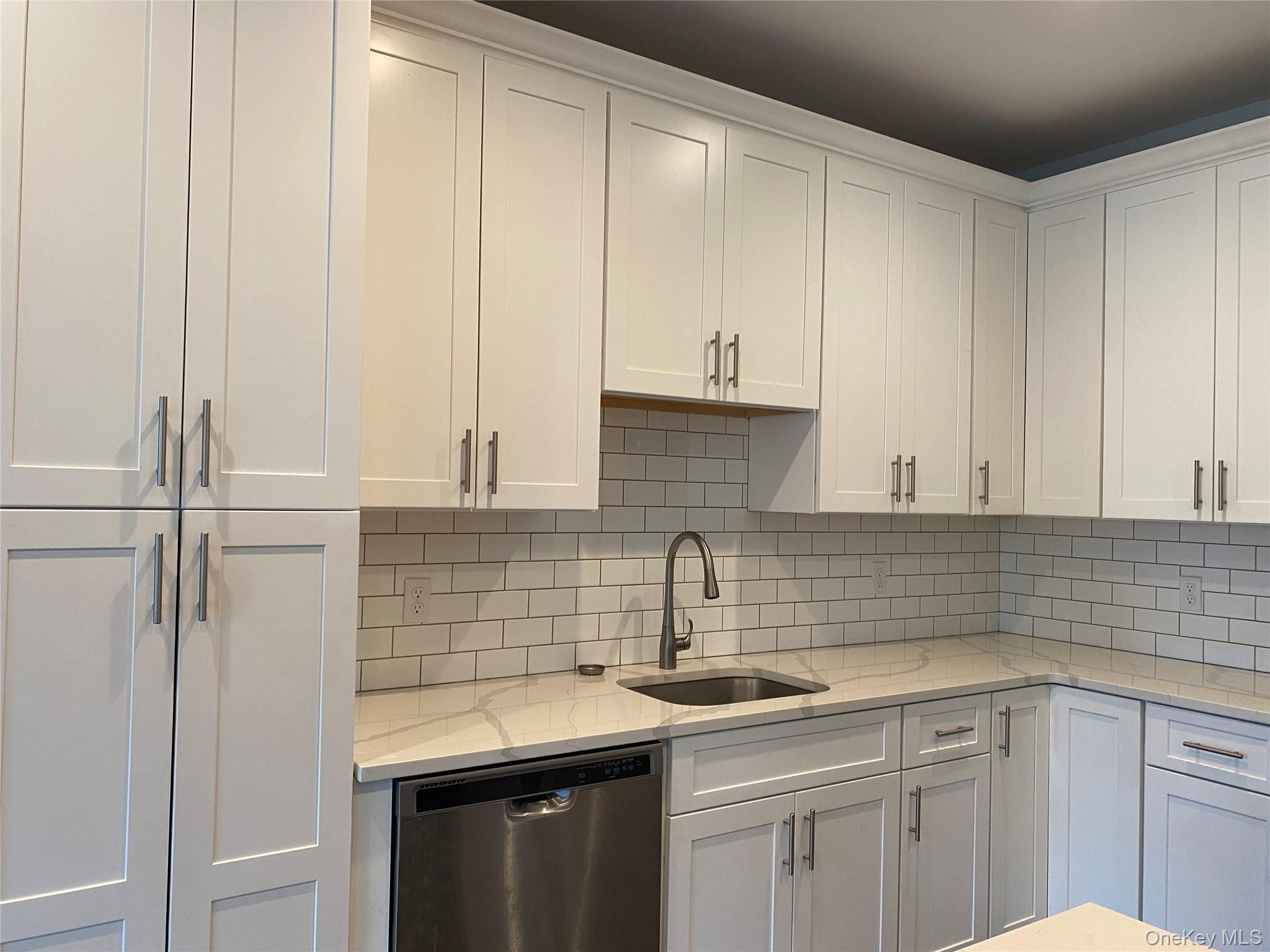 840 Montauk Highway # 3C, Copiague, NY 11726