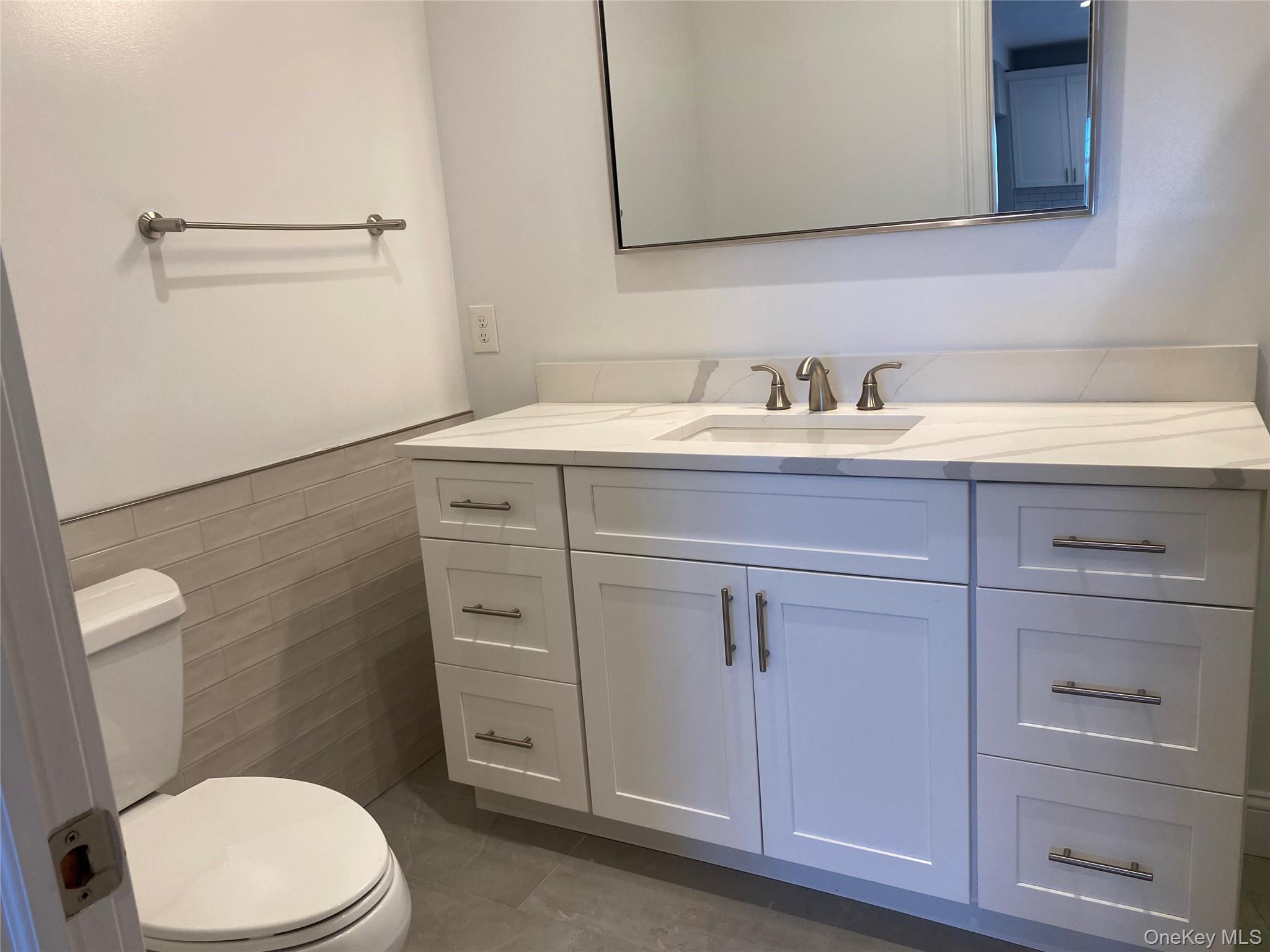 840 Montauk Highway # 3C, Copiague, NY 11726