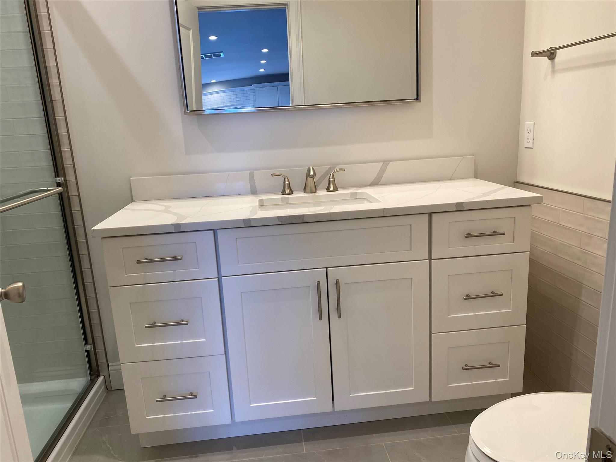 840 Montauk Highway # 3C, Copiague, NY 11726