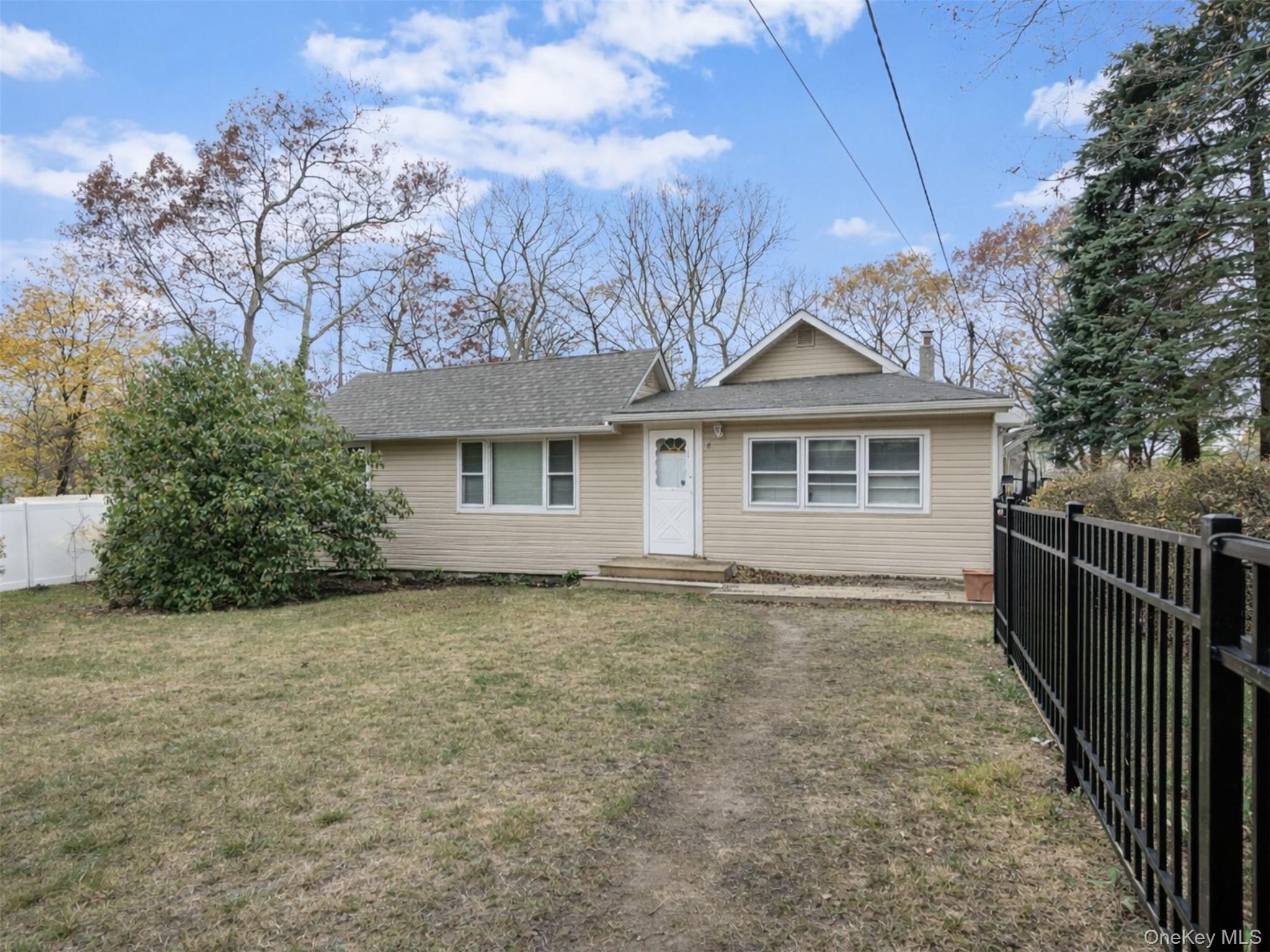 8 Evergreen Road, Rocky Point, NY 11778