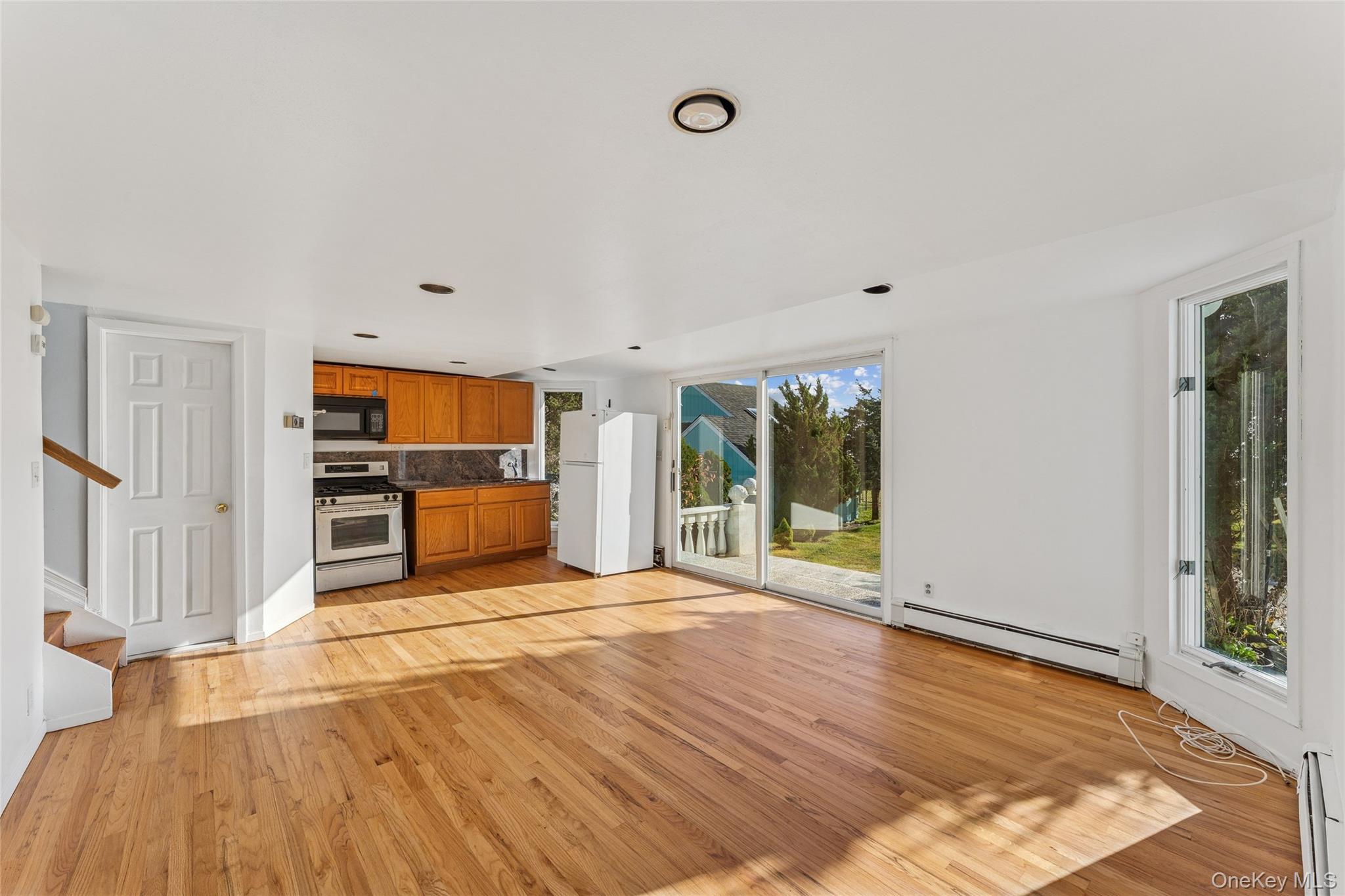 6 Last Lane, Hampton Bays, NY 11946