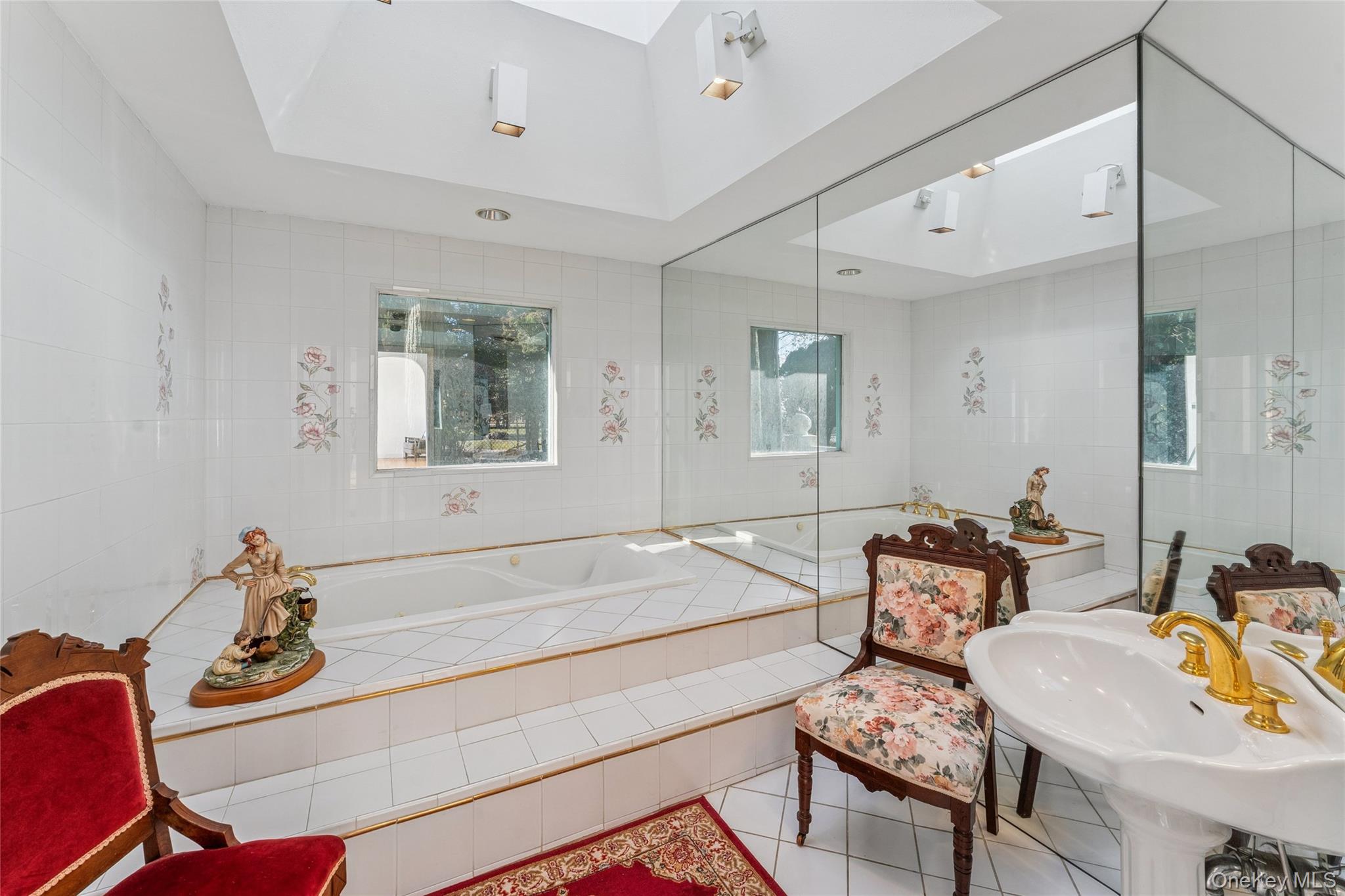 6 Last Lane, Hampton Bays, NY 11946