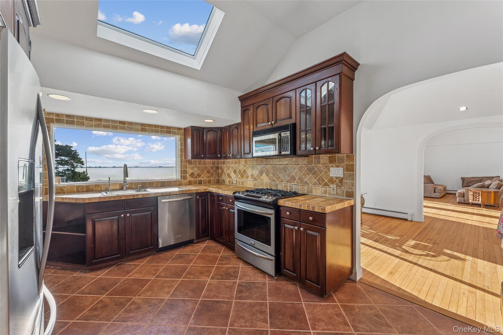 6 Last Lane, Hampton Bays, NY 11946