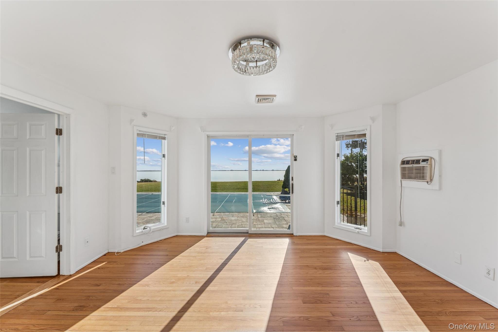 6 Last Lane, Hampton Bays, NY 11946